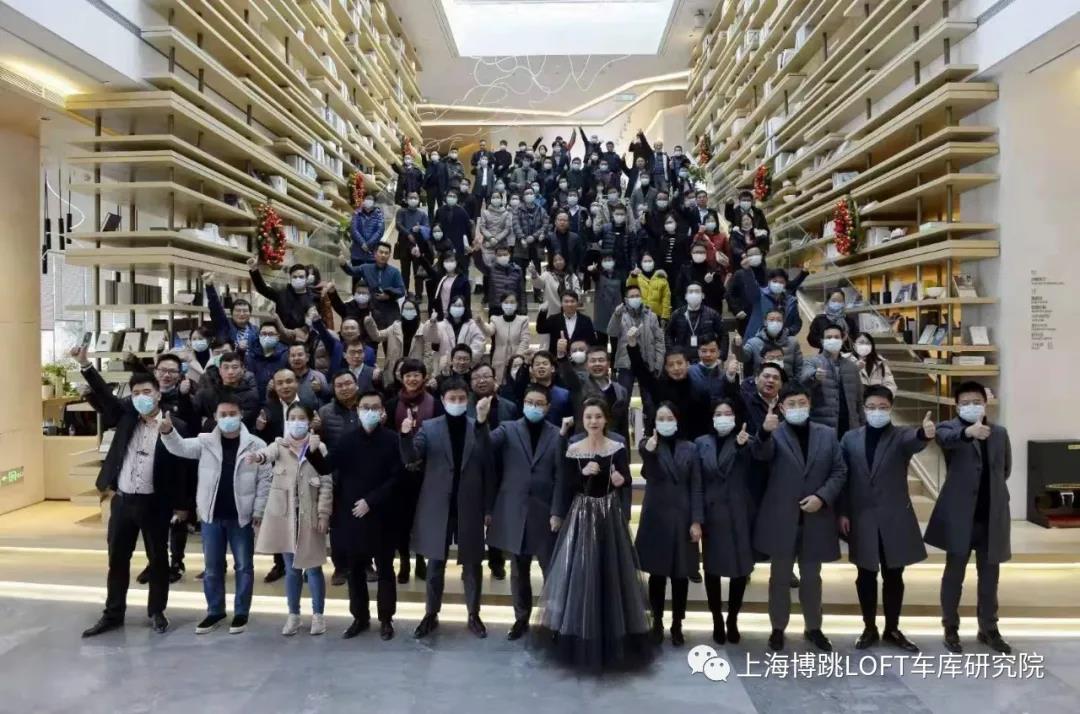 宜春全国一百多人在华侨城汉口道6号参观研讨LOFT专利车库技术！